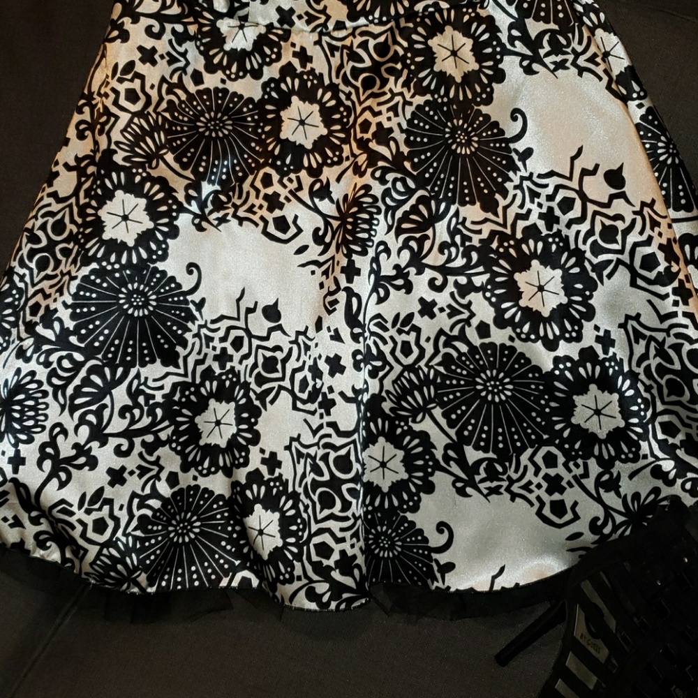 Dress - Picture 2 of 3